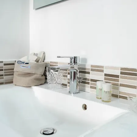 Ailanthus בית הארחה 3*