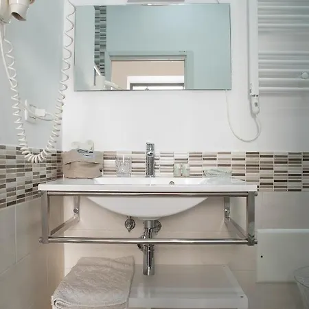 Ailanthus פולינאנו א מארה