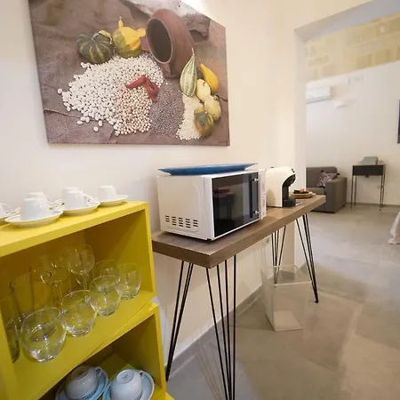 Ailanthus בית הארחה