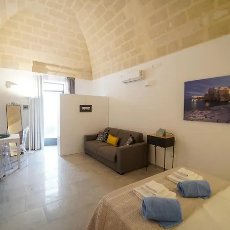 Ailanthus בית הארחה 3*