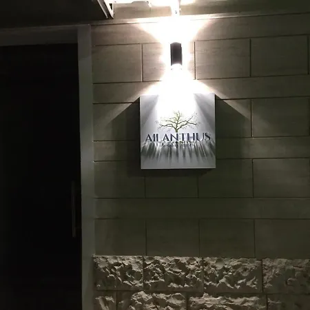 בית הארחה Ailanthus פולינאנו א מארה