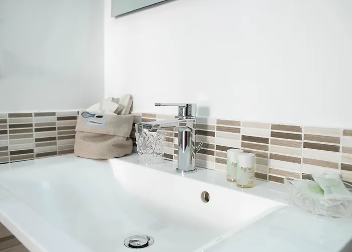 Ailanthus Pensionat 3*